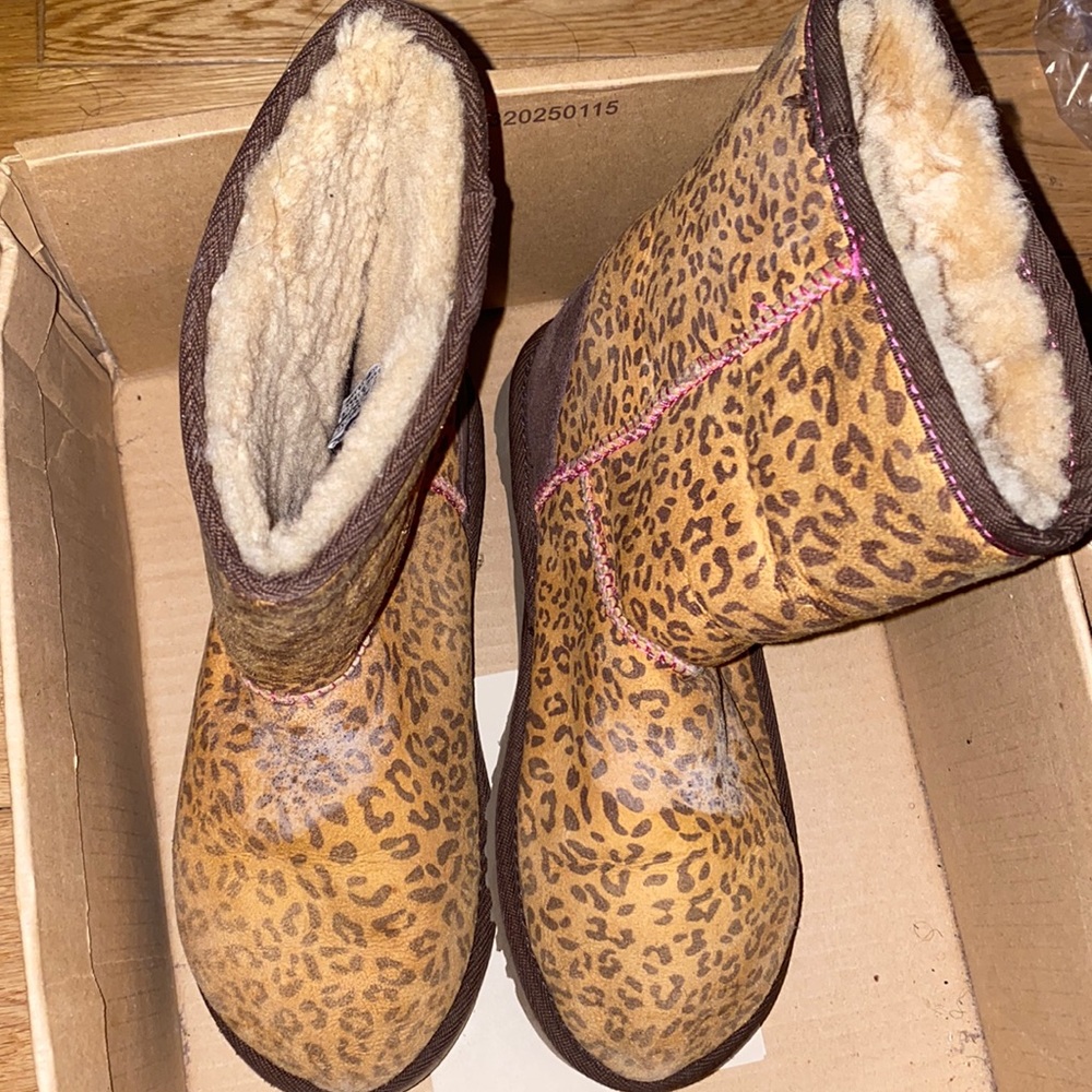 Uggs - Picture 3 of 6
